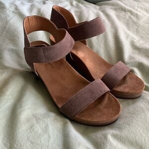 Lucky Brand Wedge Strap Sandals color: Mole
